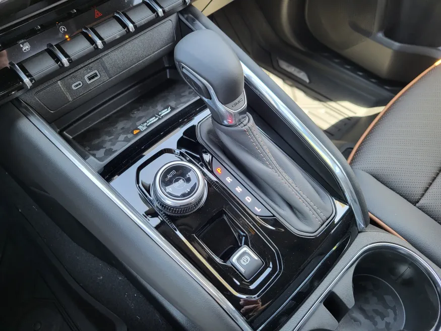 2026 GMC Canyon 4WD AT4 | Photo 17 of 26
