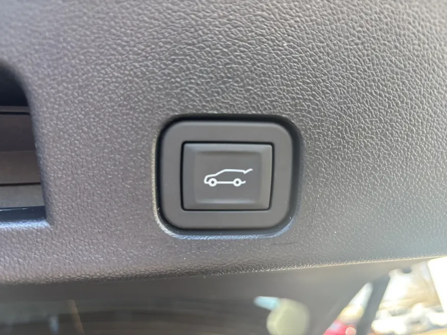 2026 Chevrolet Traverse AWD LT | Photo 9 of 22