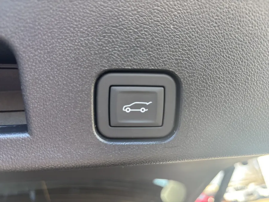 2026 Chevrolet Traverse AWD LT | Photo 9 of 22