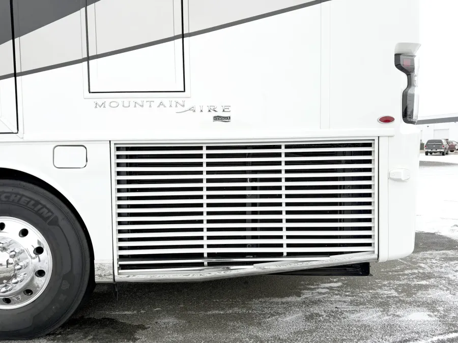 2026 Newmar Mountain Aire 3825 | Photo 27 of 28