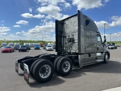 2020 Freightliner Cascadia | Thumbnail Photo 5 of 16