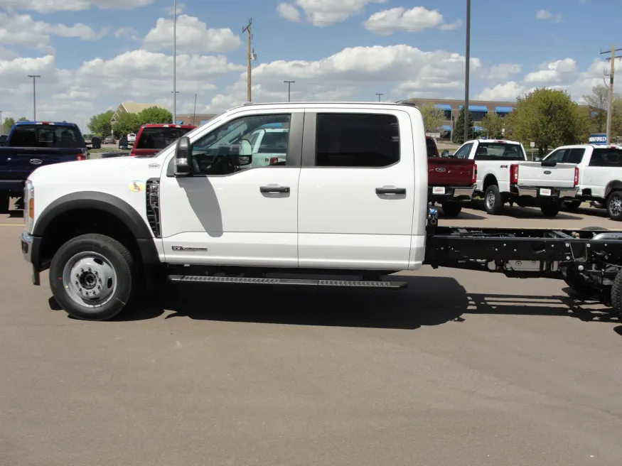2026 Ford Super Duty F-550 | Photo 3 of 22