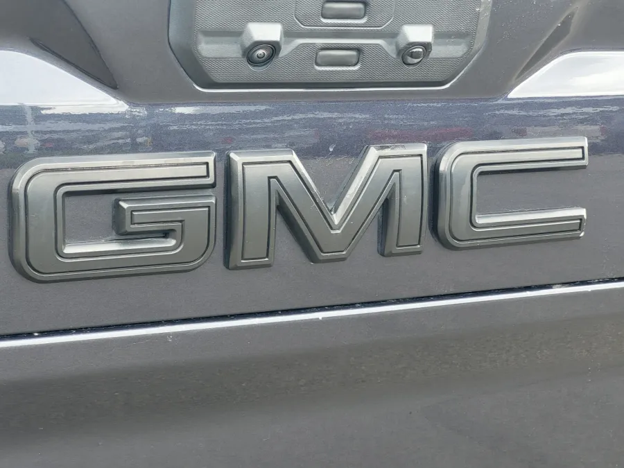 2024 GMC Sierra 2500HD Denali | Photo 10 of 25