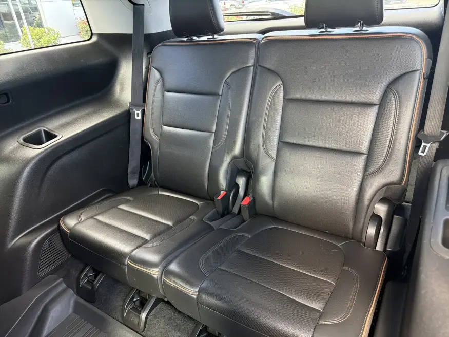 2023 GMC Acadia AT4 | Photo 13 of 25