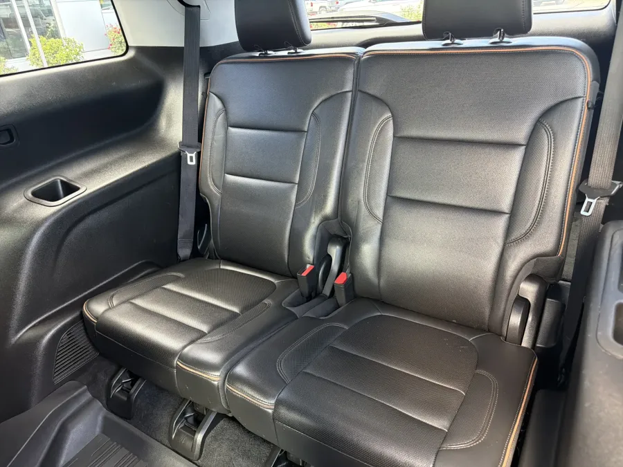 2023 GMC Acadia AT4 | Photo 13 of 25
