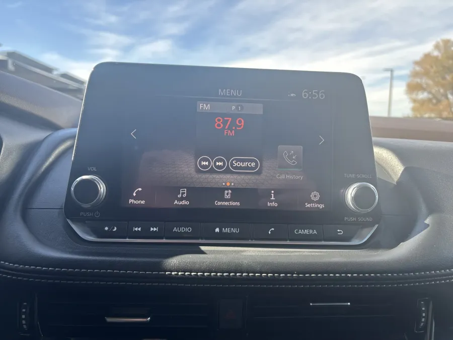 2021 Nissan Rogue SV | Photo 15 of 20