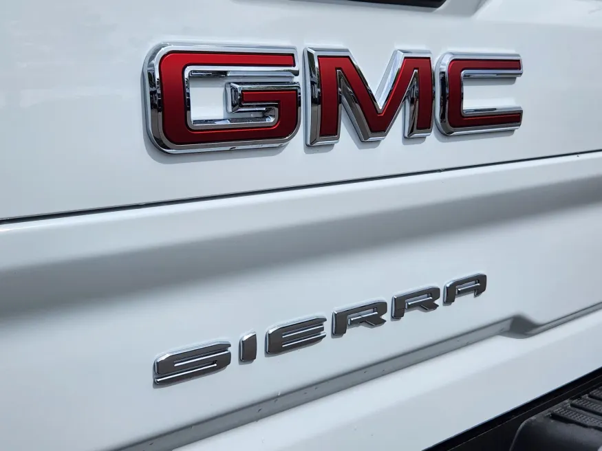 2025 GMC Sierra 2500HD SLT | Photo 14 of 32