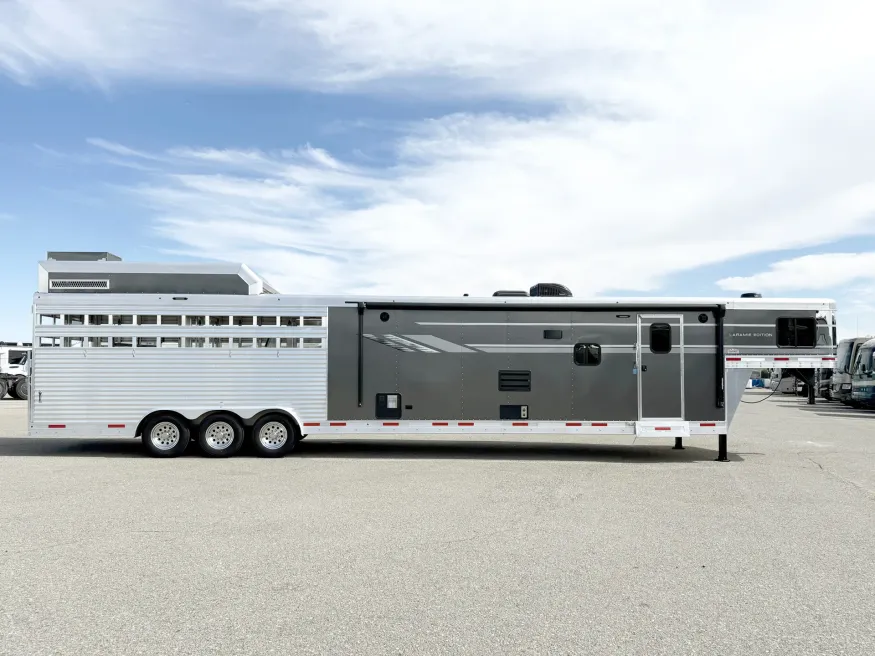 2021 SMC Stock LQ | Photo 2 of 23