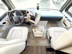 2027 Newmar Bay Star 3114 | Thumbnail Photo 9 of 27
