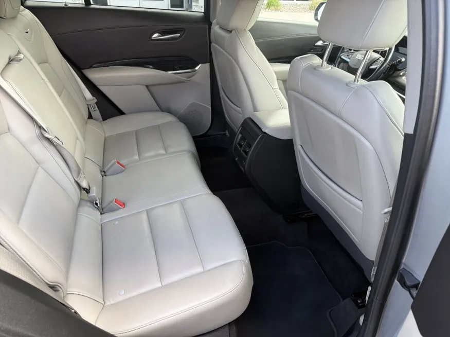 2023 Cadillac XT4 AWD Premium Luxury | Photo 8 of 21