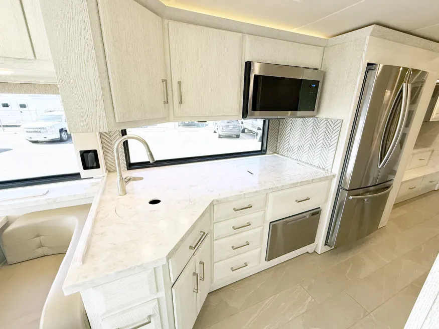 2022 Newmar New Aire 3543 | Photo 11 of 31