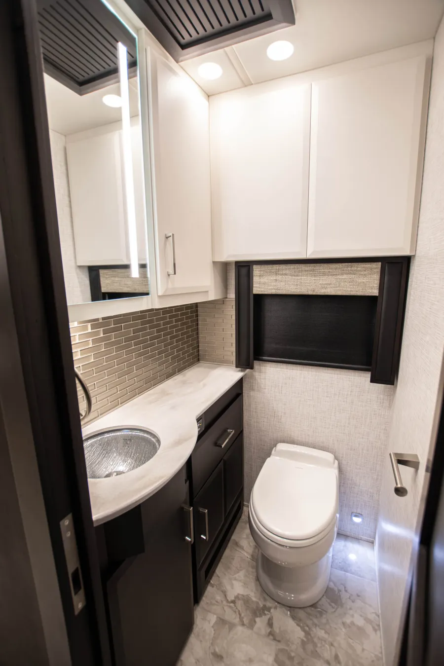 2026 Newmar Essex 4569 | Photo 27 of 34