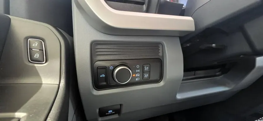 2026 Ford Super Duty F-250 | Photo 12 of 28