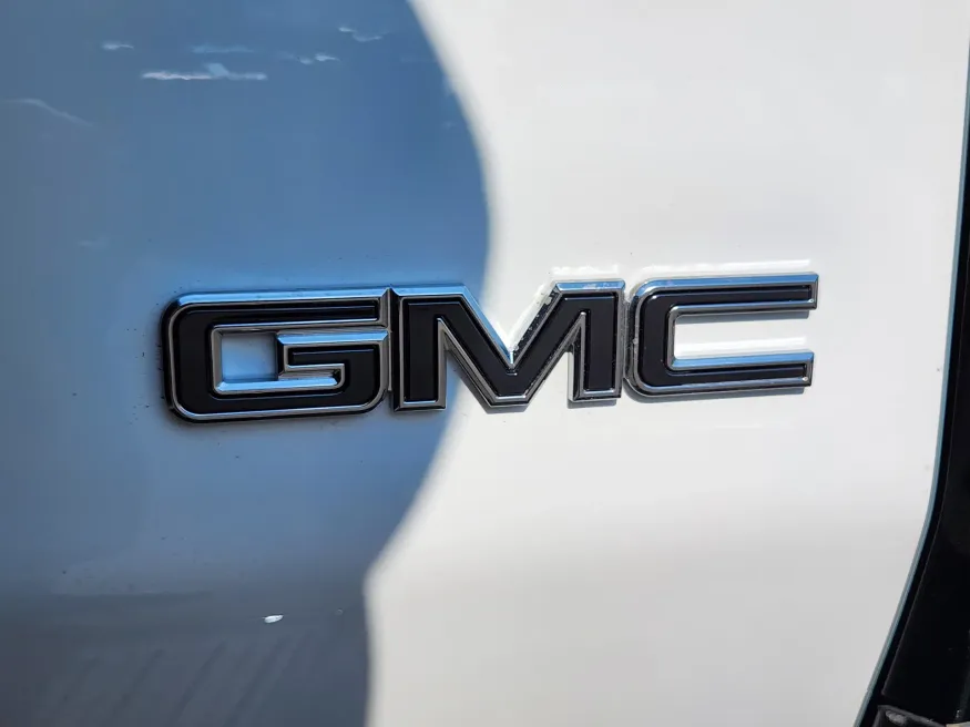 2026 GMC HUMMER EV SUV 2X | Photo 14 of 30