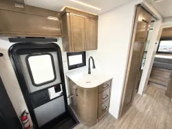 2027 Newmar Freedom Aire 2512 | Thumbnail Photo 10 of 25