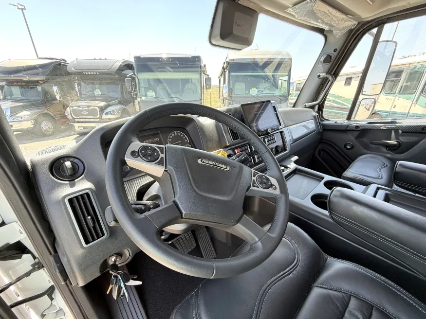 2026 Freightliner M2 112 SUMMIT HAULER | Photo 9 of 25