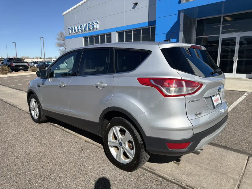 2015 Ford Escape SE | Photo 2 of 19