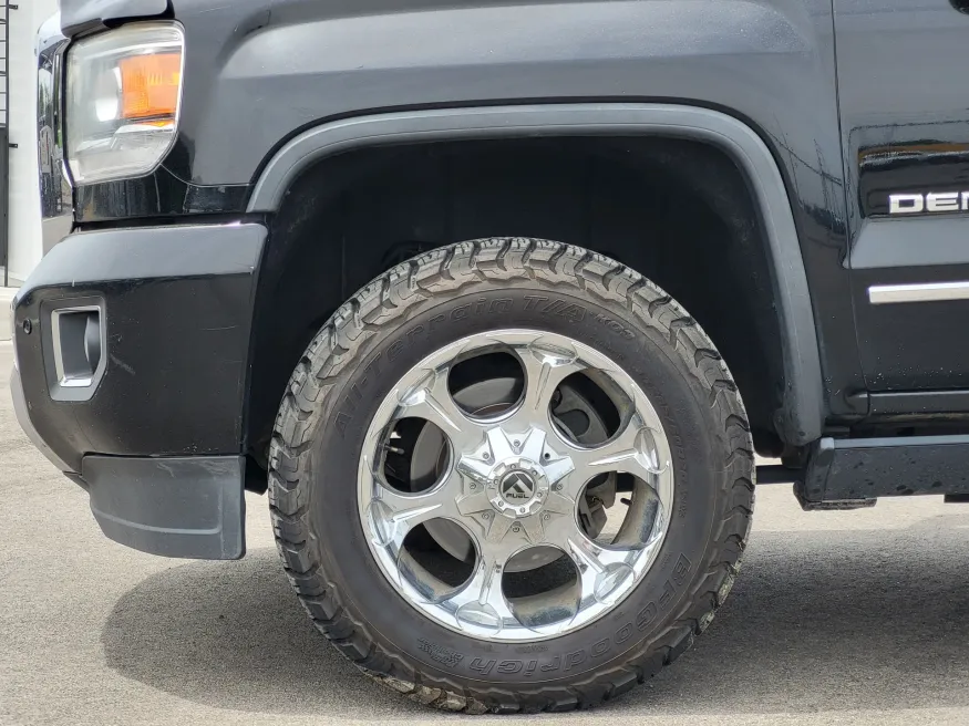 2015 GMC Sierra 2500HD Denali | Photo 8 of 24