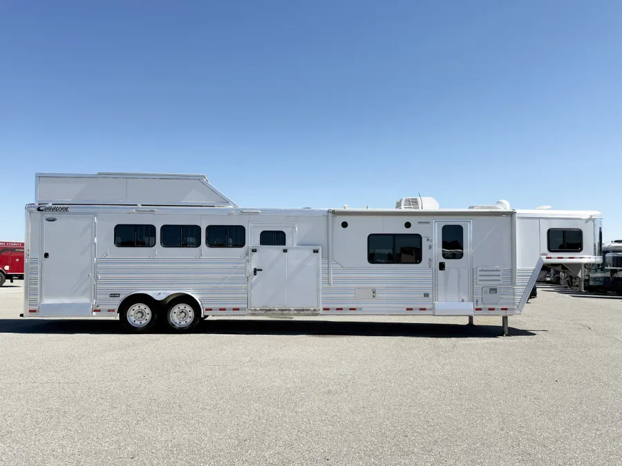 2017 Cimarron Norstar 4HLQ LQ | Photo 2 of 30