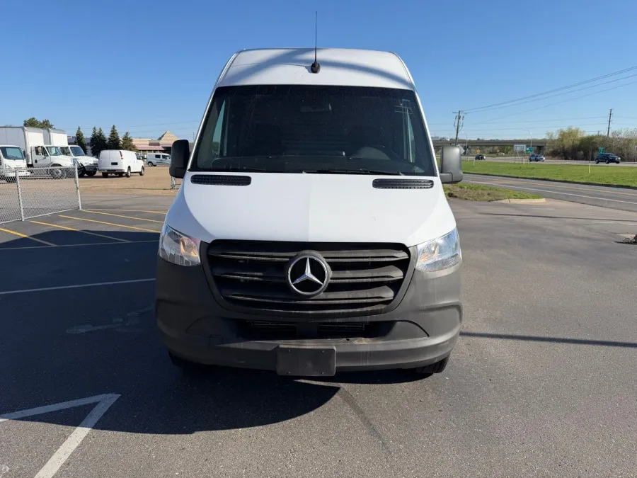 2022 Mercedes Benz Sprinter 2500 Cargo 170 WB | Photo 7 of 21