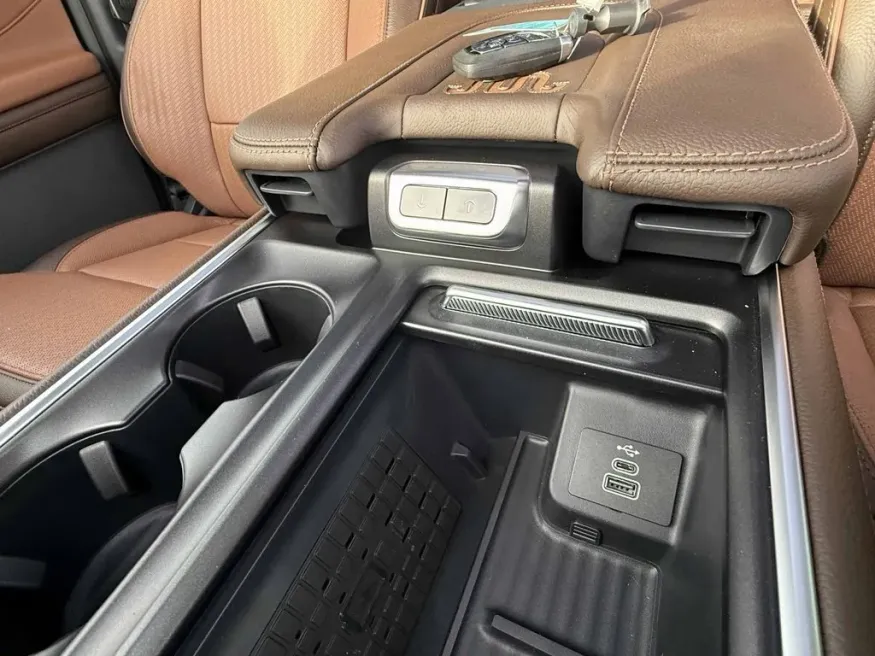 2025 Ford Expedition Max | Photo 27 of 34