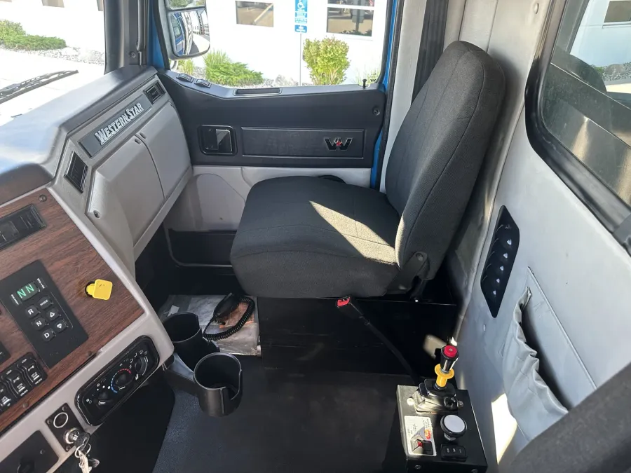 2021 Western Star 4700 | Photo 13 of 14