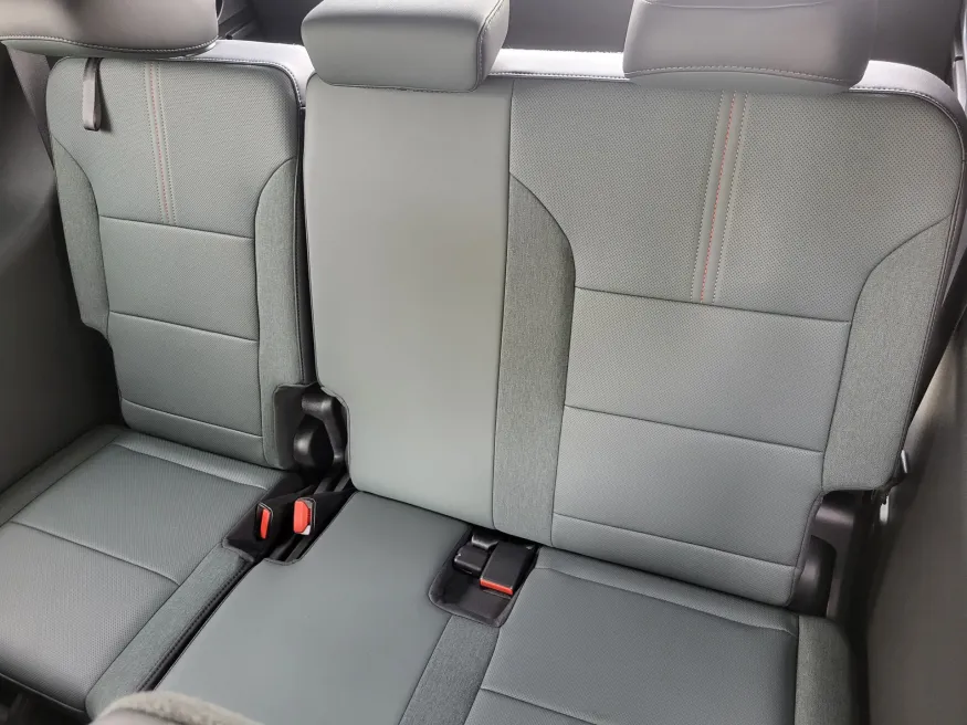 2026 GMC Acadia AT4 | Photo 23 of 26