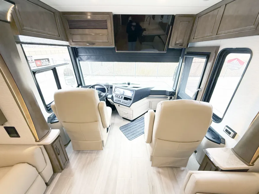 2026 Newmar Dutch Star 4325 | Photo 6 of 32