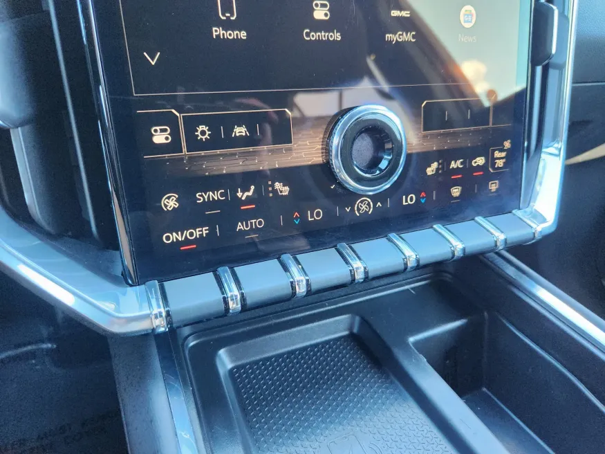 2025 GMC Acadia AWD Elevation | Photo 27 of 29