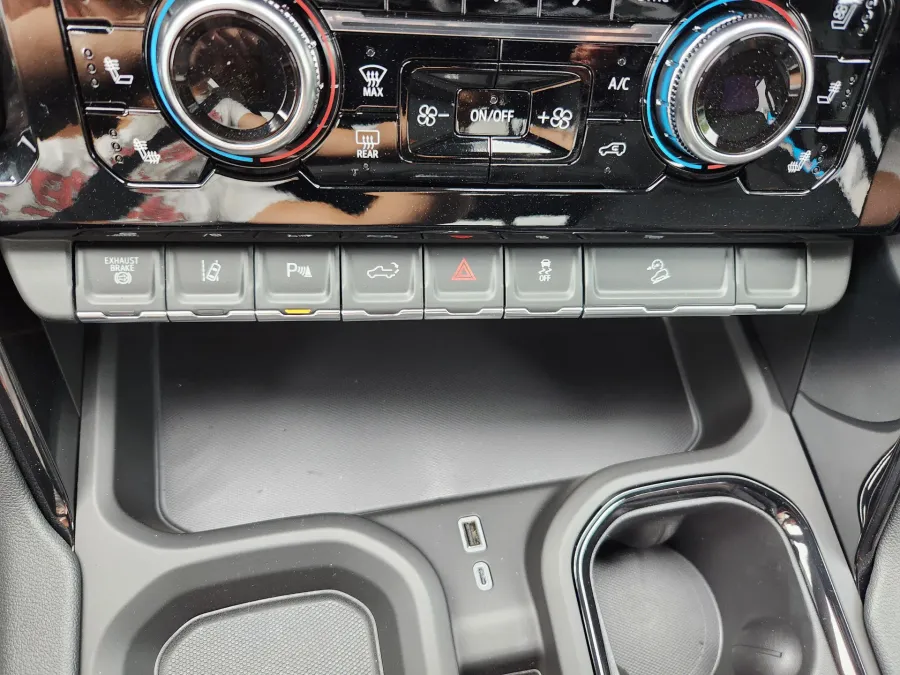 2025 GMC Sierra 2500HD AT4 | Photo 27 of 32