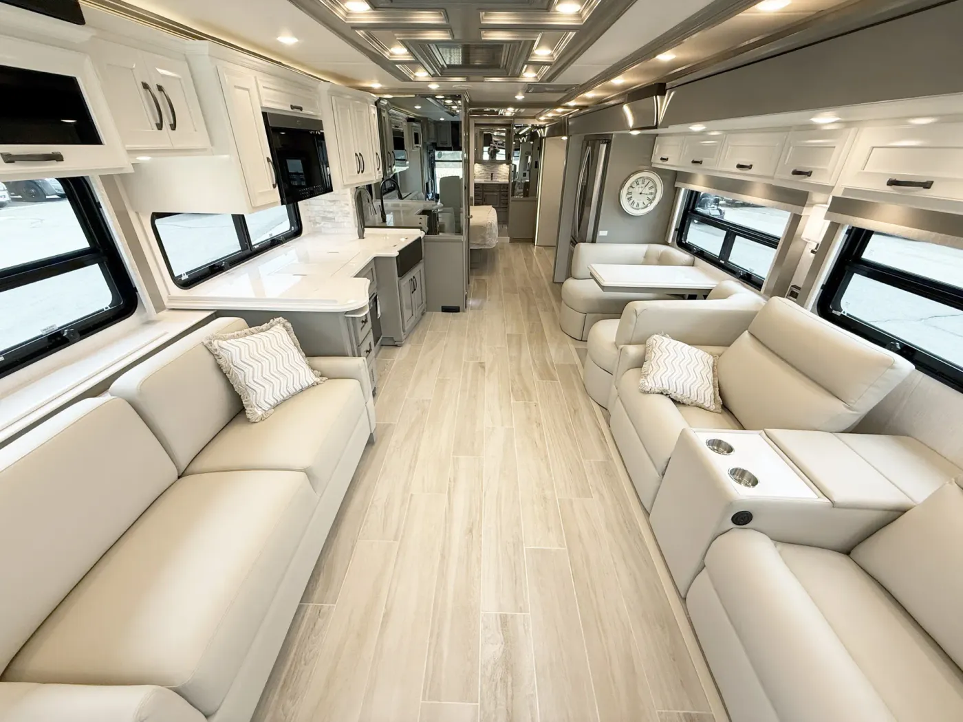 2026 Newmar Dutch Star 4081 | Photo 4 of 30