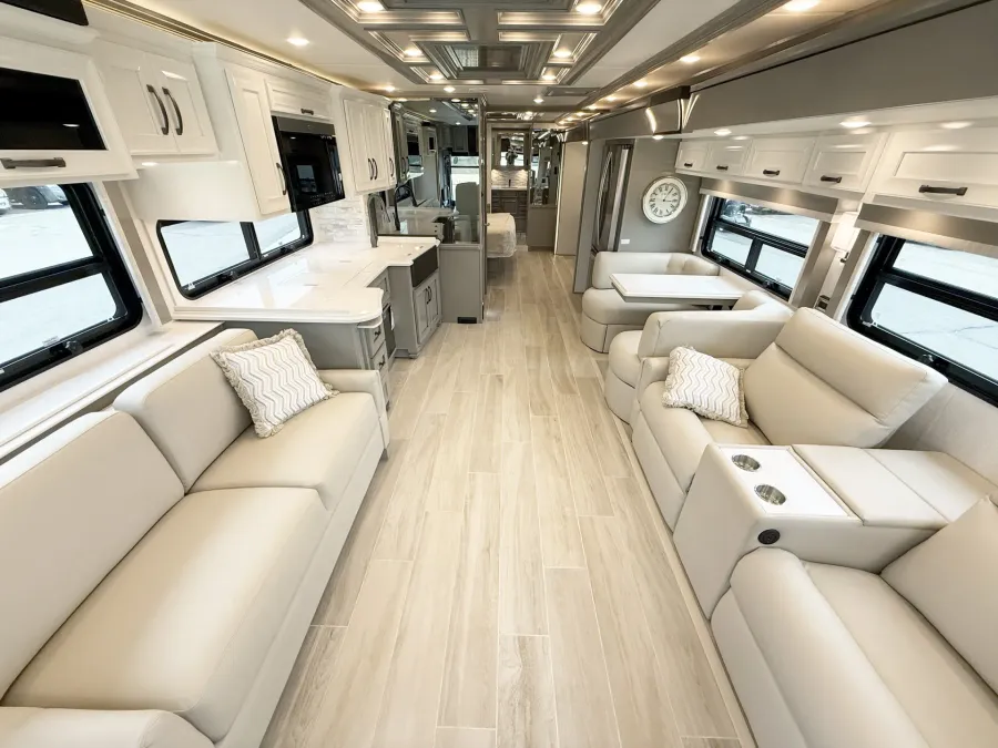 2026 Newmar Dutch Star 4081 | Photo 4 of 30