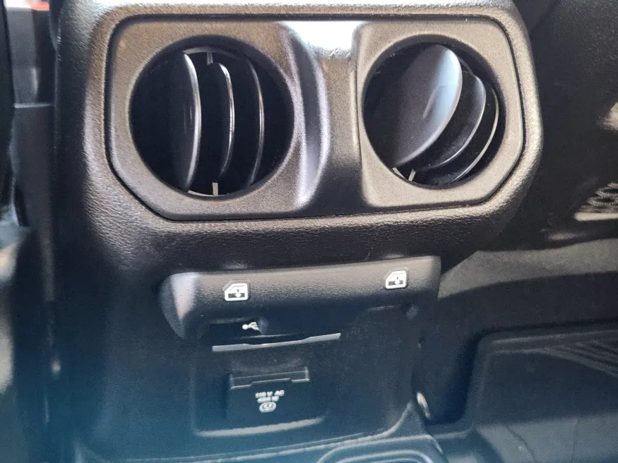 2020 Jeep Gladiator Rubicon | Photo 21 of 25