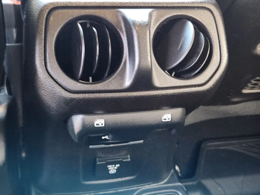 2020 Jeep Gladiator Rubicon | Photo 21 of 25