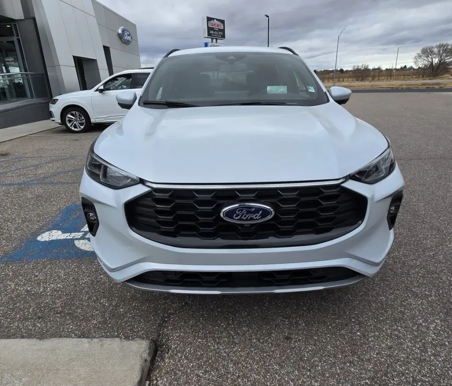 2026 Ford Escape Hybrid | Photo 2 of 32