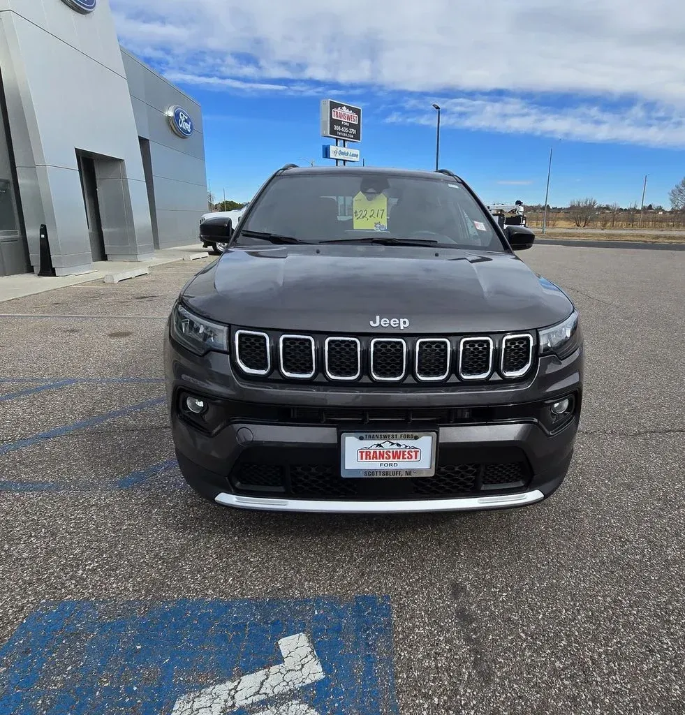 2024 Jeep Compass | Photo 2 of 29