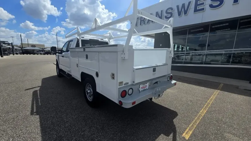 2025 Ford Super Duty F-350 | Photo 6 of 28