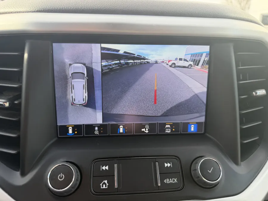 2023 GMC Acadia SLT | Photo 18 of 24