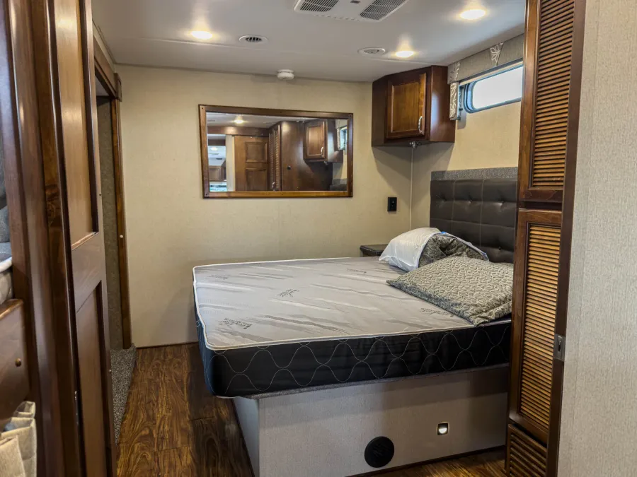 2018 Renegade Verona 40VBH | Photo 22 of 26