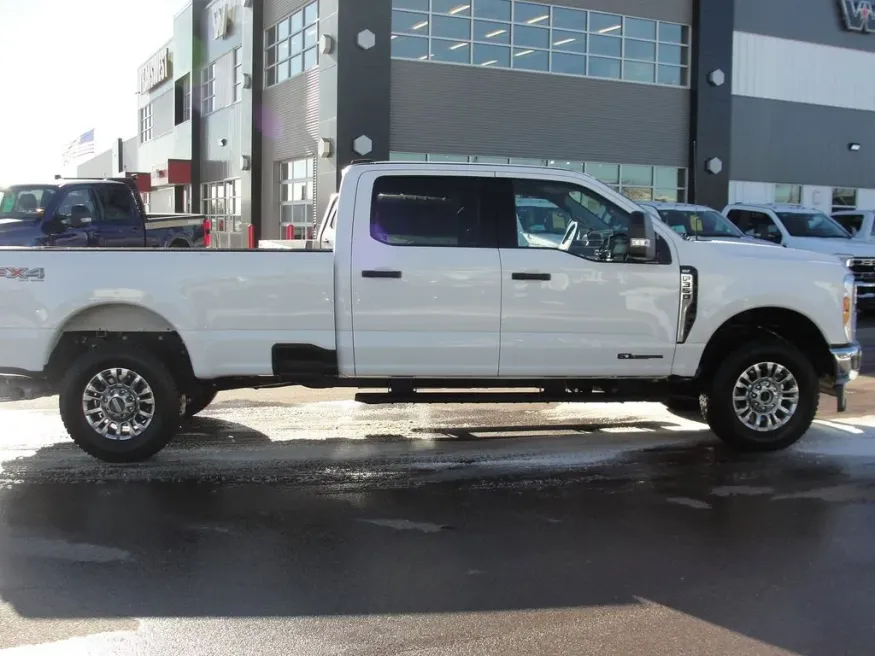 2025 Ford Super Duty F-350 XLT | Photo 5 of 12