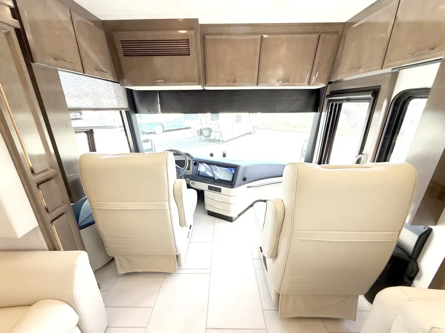 2027 Newmar Mountain Aire 3825 | Photo 6 of 28