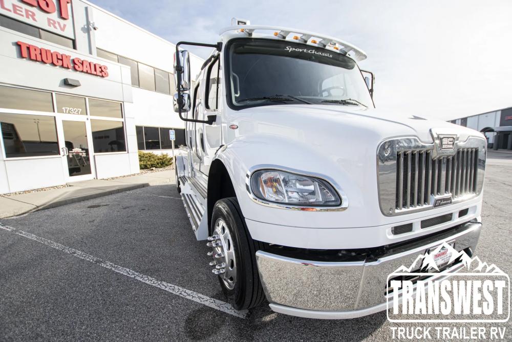 2013 Freightliner M2 106 | Photo 7 of 26