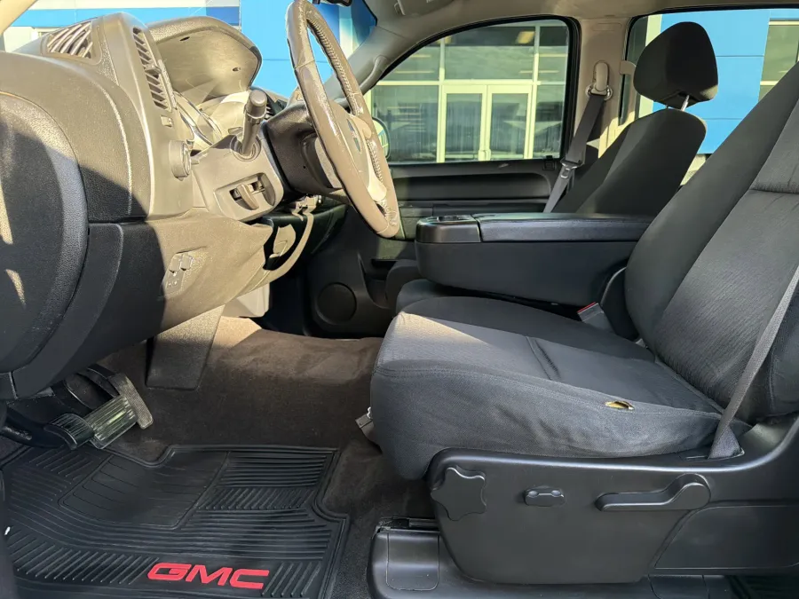 2012 GMC Sierra 1500 SLE | Photo 13 of 17