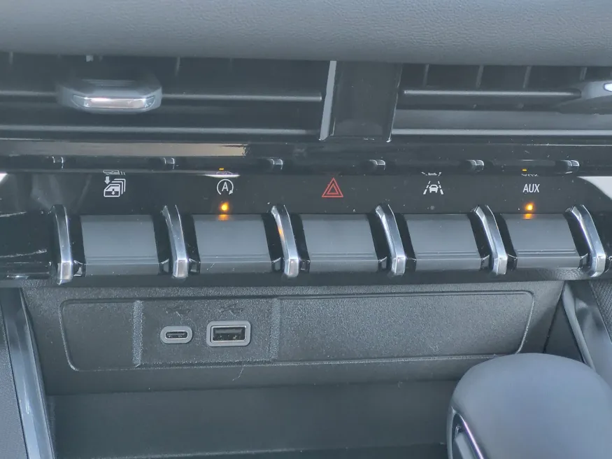 2026 GMC Canyon 4WD Elevation | Photo 17 of 26