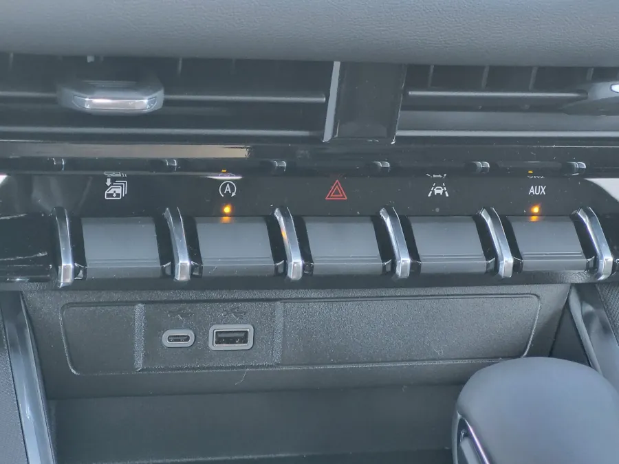 2026 GMC Canyon 4WD Elevation | Photo 17 of 26