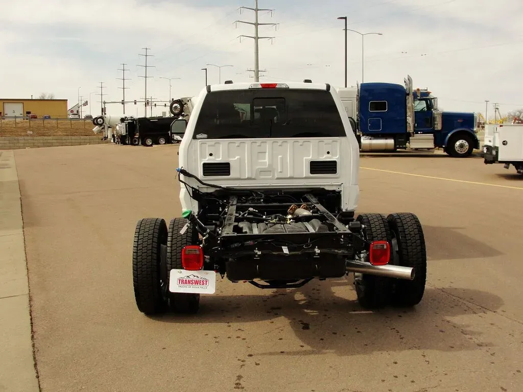 2026 Ford Super Duty F-550 | Photo 3 of 13