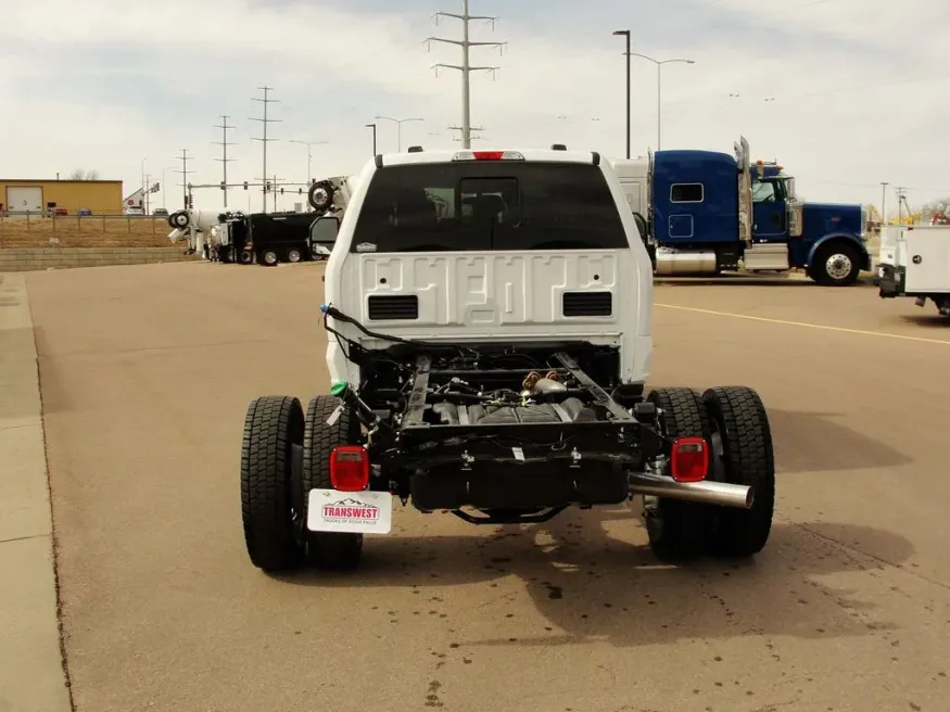 2026 Ford Super Duty F-550 | Photo 3 of 13