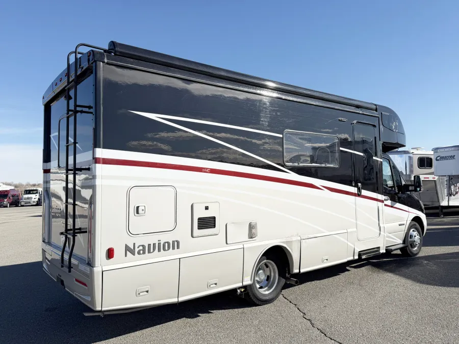 2022 Winnebago Navion 24D | Photo 15 of 23