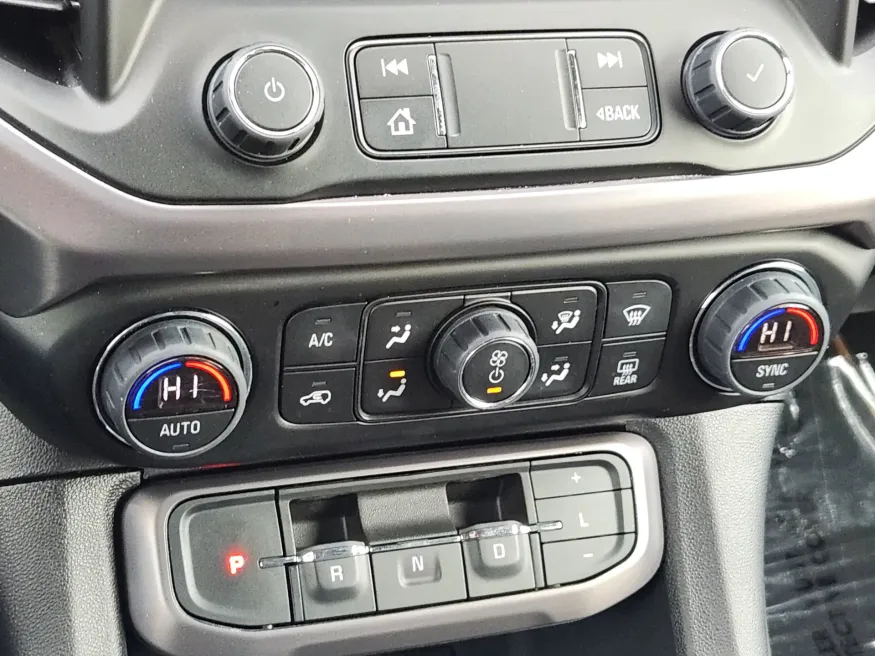 2023 GMC Acadia AT4 | Photo 23 of 27