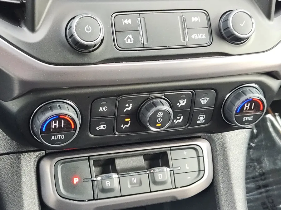 2023 GMC Acadia AT4 | Photo 23 of 27